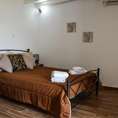 Athina Apartment *
