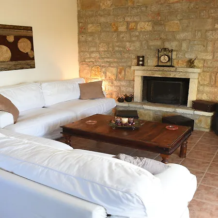 Athina Apartment *